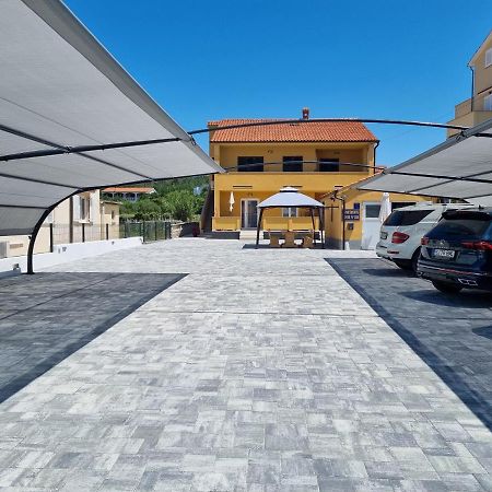 Apartments Gael Лопар Екстер'єр фото