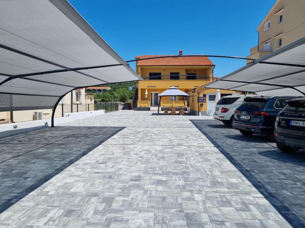 Apartments Gael Лопар Екстер'єр фото